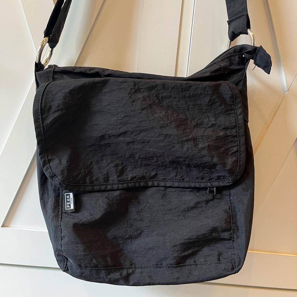 Peak Gear Black RFID Block Crossbody Messenger Bag - Picture 2 of 10